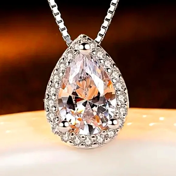 Charming 925 Silver Water Drop 3Ct Moissanite Pendant Necklaces.
